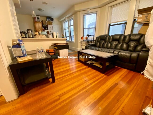 Building Photo - 885 Massachusetts Ave Rental