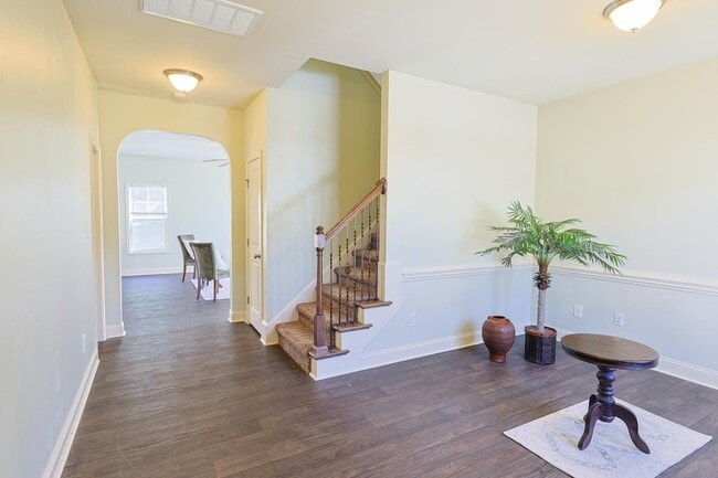 Building Photo - 1628 Mount Rainer Dr