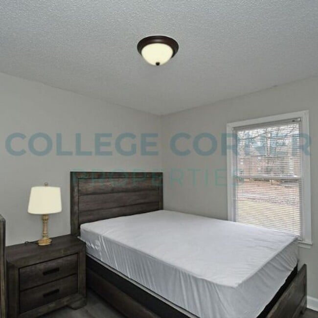Building Photo - 1400 Brookwood Dr Rental