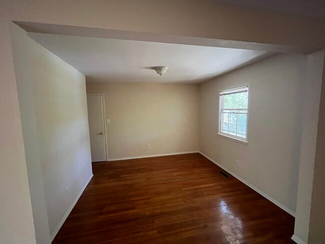 Comida - 5316 Newhall Rd