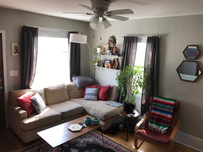 Building Photo - 2320 5th St NE Unit 2