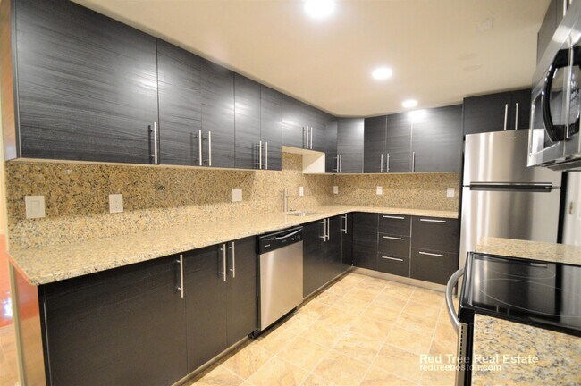 Photo - 79 Thatcher St