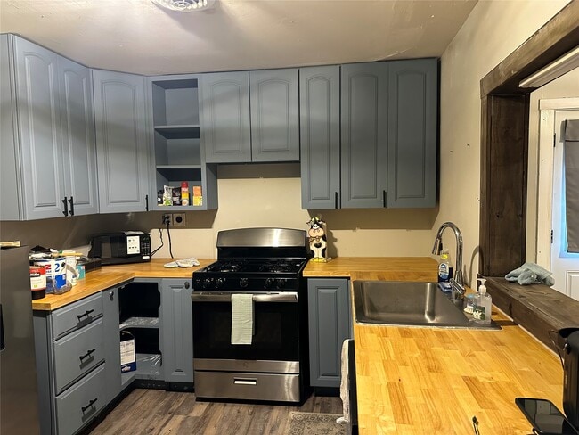 Photo - 423 N Avenue A