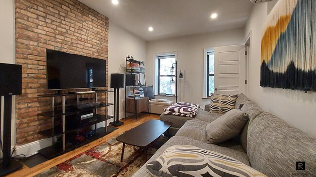 Photo - 456 Bergen St