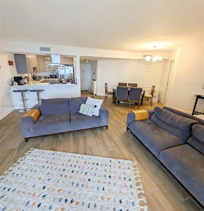 Photo - 1200 NE Miami Gardens Dr Unidad 708W