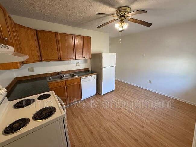 Photo - 2450 Hiawatha St