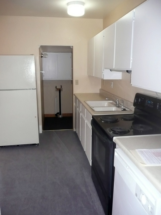 Photo - 1302 S Overland Trail