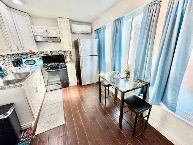 Photo - 5333 Longridge Ave Unit 4-mini