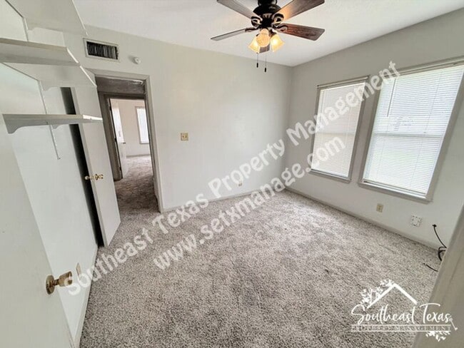 Photo - 6129 Howe St