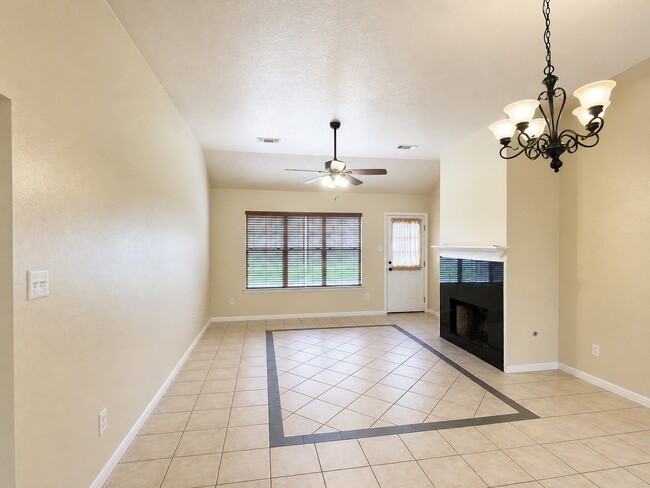 Photo - 18523 Spinney Ln
