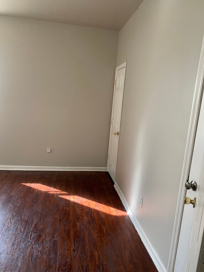 Photo - 6030A Etzel Avenue