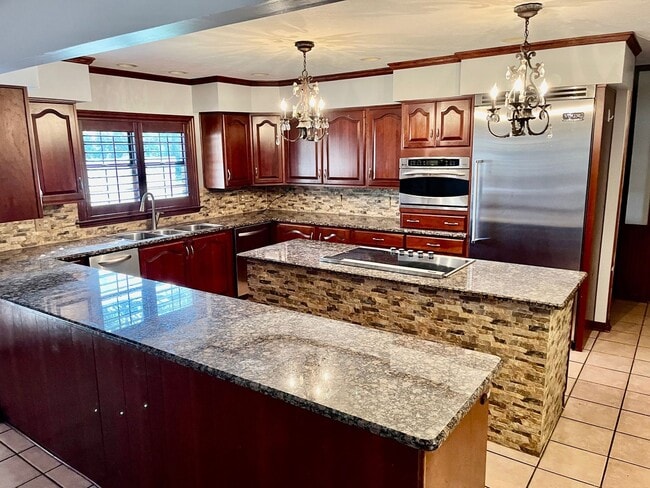 Photo - Luxurious Rustic 3300sqft  4BR/3.5BA/Overs...