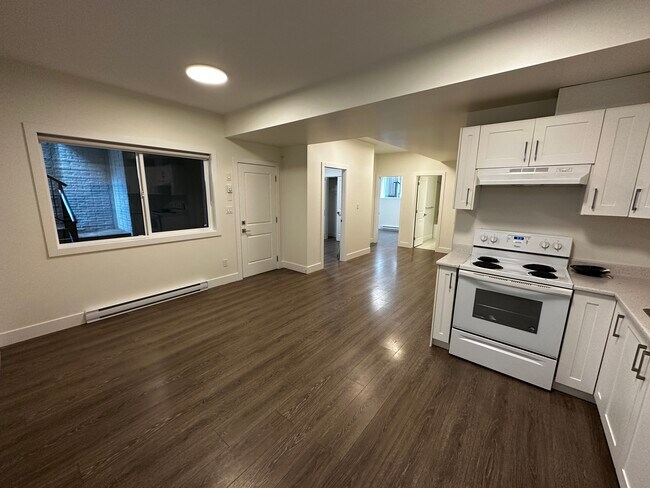 Photo - 3575 Brownlee Av