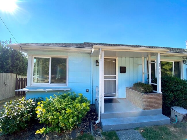 Building Photo - Dudley 3502-3504# Unit 3504