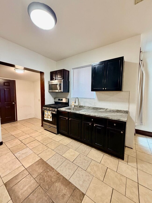 Photo - 5232 Heston St