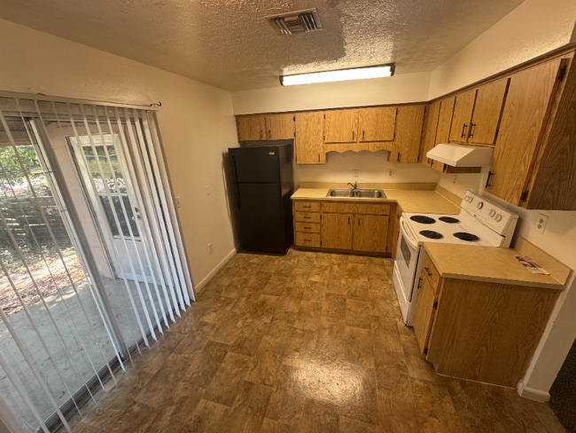 Photo - 21520 Campbell Dr Unidad 21520