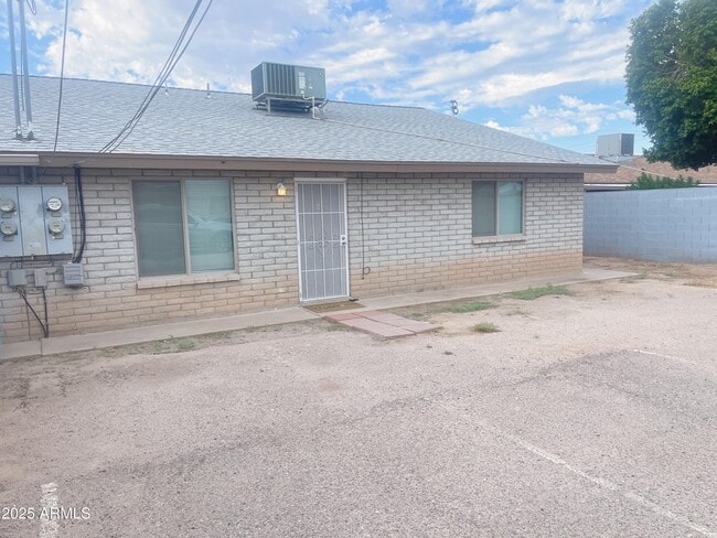 Building Photo - 498 E Mesquite Ave Unit 2 Rental