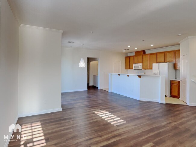 Photo - 495 Westminster Hall Ave Unidad 103