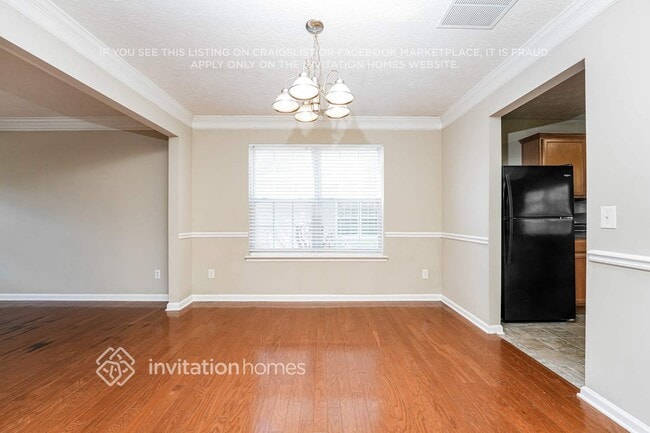 Photo - 1026 Hawthorn Ln