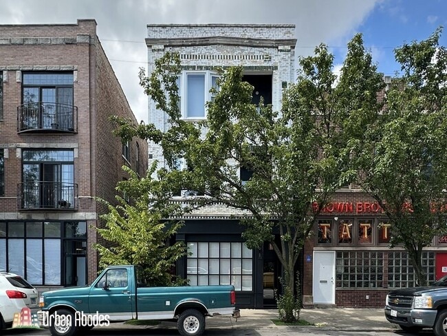 Building Photo - 908 N California Ave Unit A02C