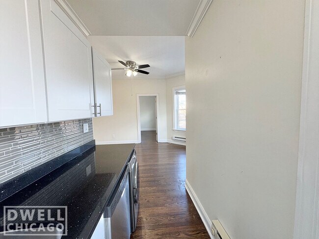 Photo - 916 W Waveland Ave Unit 3B