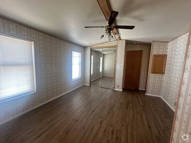 Building Photo - 2 bedroom/ 2 bath manufactured home