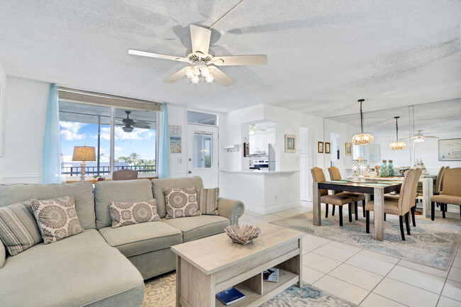 Gorgeous costal charm! - 109 Paradise Harbour Blvd Condo