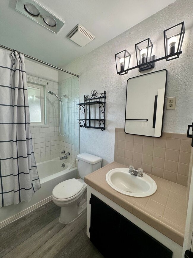 Photo - Renovated 2 bed 1 bath duplex near town center