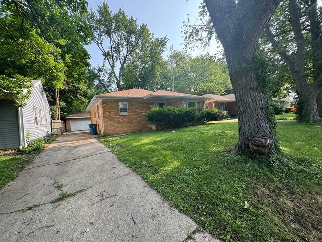 Building Photo - JEROME’S 3 Bed/1.5 Bath JEWEL IS READY FO...