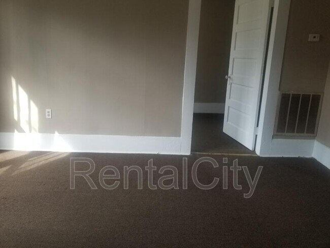 Photo - 310 W Deaderick St Unit Apt R