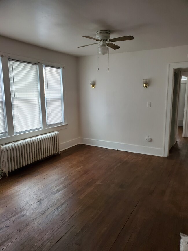 dining room - 261 N Ballston Ave Unit #1