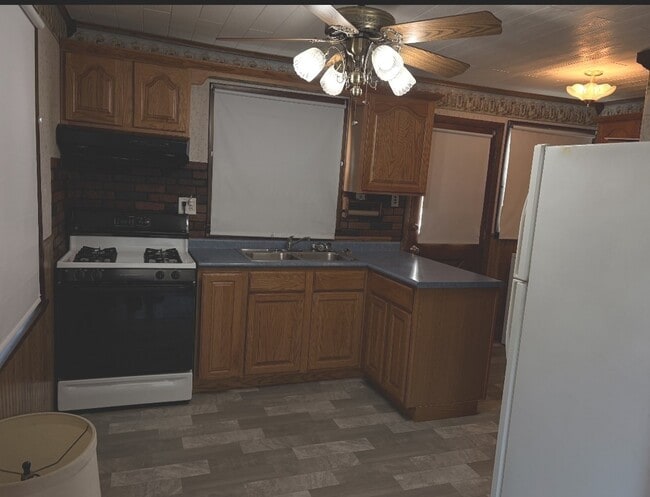 Photo - 17053 Lorenz Ave