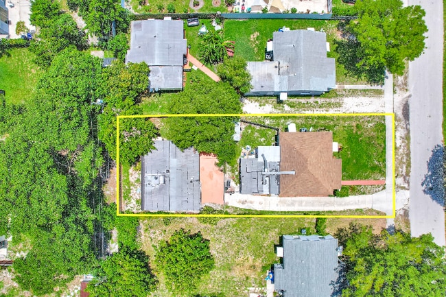 Photo - 2435 Plunkett St