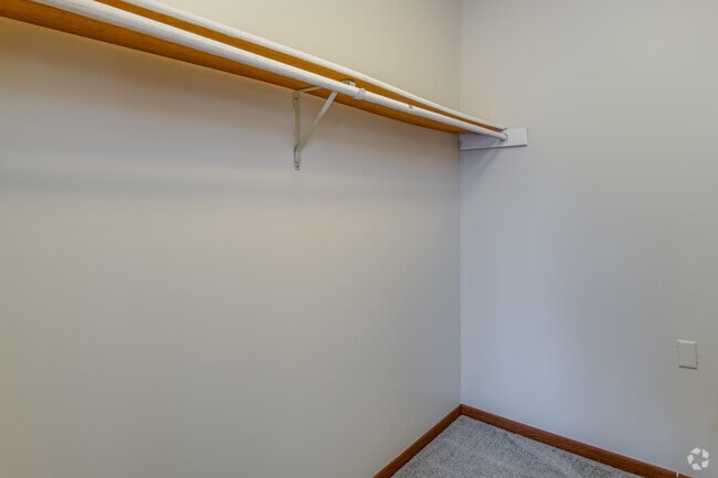 2 BR, 1 BA - 960SF