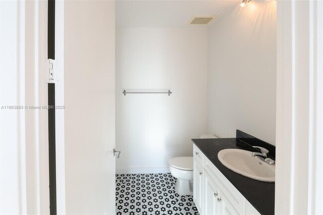 Photo - 2200 NE 4th Ave Unit 807