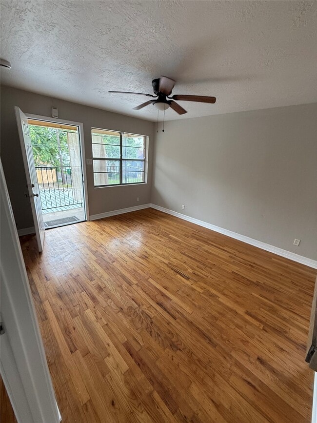Photo - 7126 Vandeman St