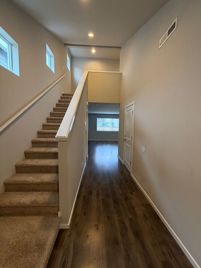 Photo - 2925 Mahogany St NE