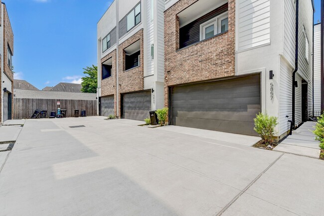 Photo - 5857 Dolores St