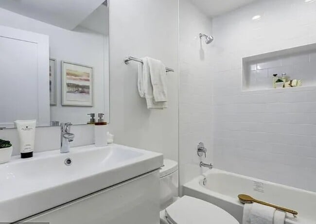 Full bath, drawers in vanity - 1741 1st St NW Unit 1