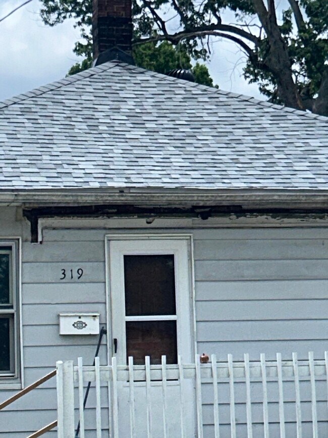 Photo - 319 W Corbin St