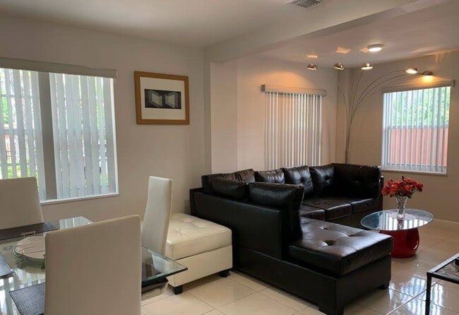 Photo - 372 NE 162nd St Unit 1