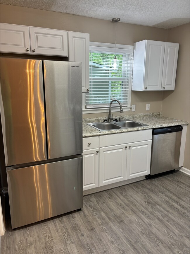 Photo - 548 Kenton Dr