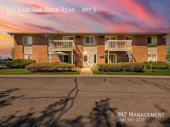 Building Photo - 125 E Van Riper Rd Unit Apt 5