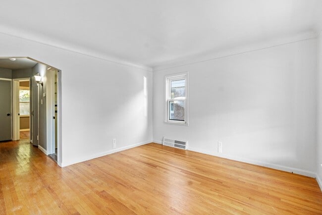 Photo - 11419 Somerset Ave