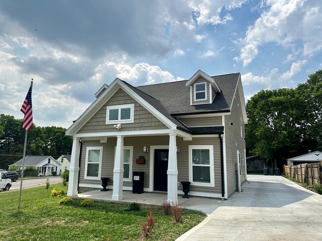 Building Photo - Brand New! Pre-leasing 26-27 Students