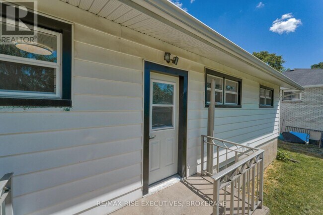 Photo - 1640 Mary St Unit 2