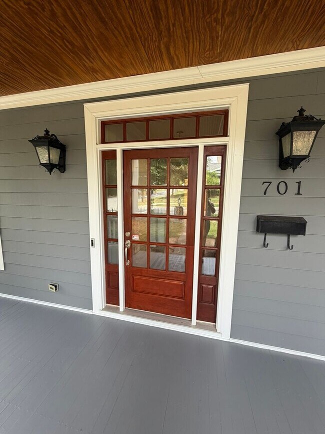 Photo - Spacious~Charming~Dilworth! 3800 SF 4 Beds 3.5 Baths