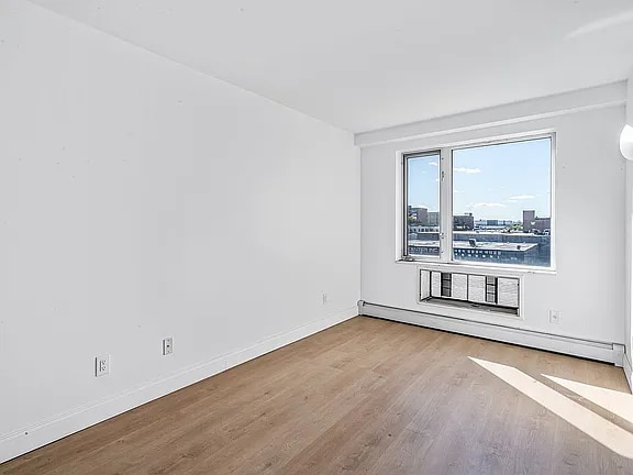 Building Photo - APT 4H Unit 4H