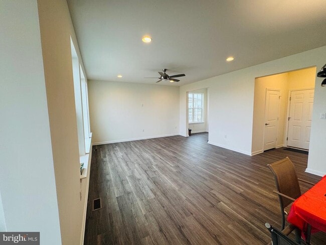 Photo - 309 THALES Dr