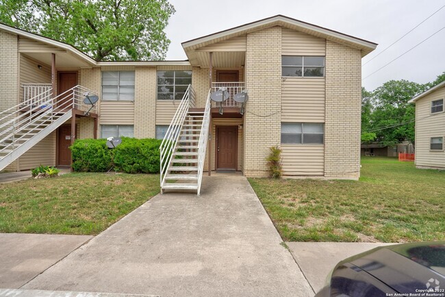 Building Photo - 724 Old Martindale Rd Rental